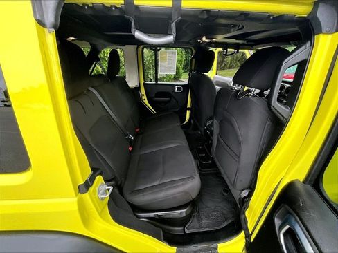 Used 2023 Jeep Wrangler Unlimited w/ Sun & Screen Package AWD/4WD image 16