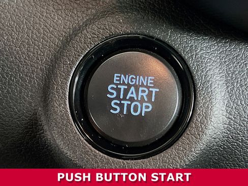 Used 2025 Hyundai Venue SEL image 12