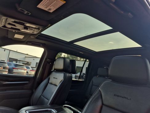 Used 2021 GMC Yukon XL Denali w/ Denali Premium Package AWD/4WD image 20