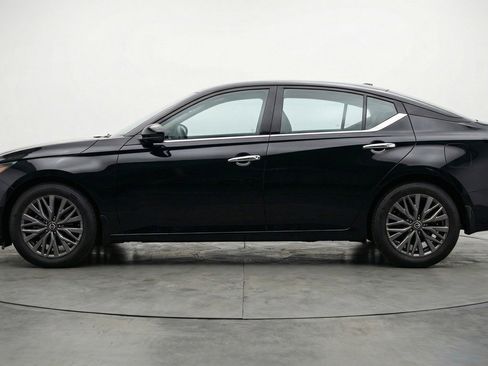 Used 2025 Nissan Altima 2.5 SV FWD image 5