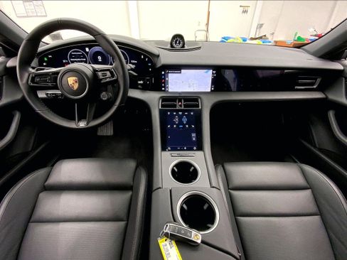 Used 2025 Porsche Taycan image 14