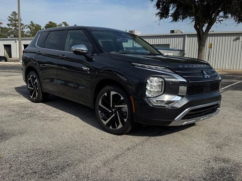 New 2025 Mitsubishi Outlander SE image 10