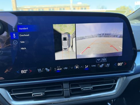 Used 2024 Chevrolet Equinox EV LT AWD/4WD image 3