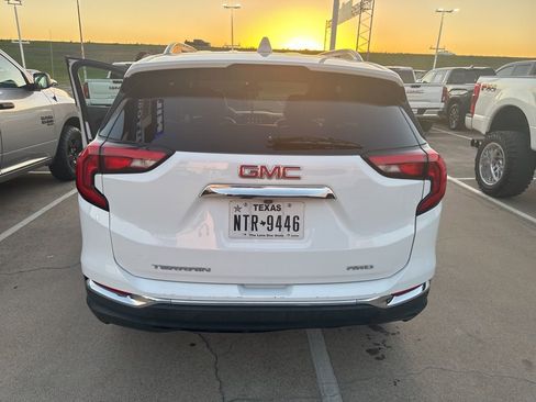 Used 2020 GMC Terrain SLT image 12