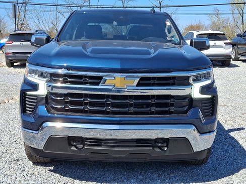 Used 2023 Chevrolet Silverado 1500 LT AWD/4WD image 2
