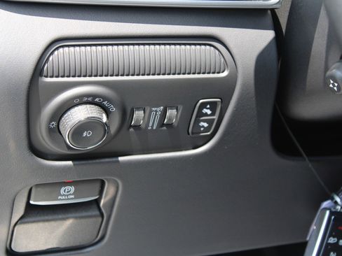 New 2025 Jeep Grand Wagoneer Series III w/ Rear Seat Video Group 1 image 13