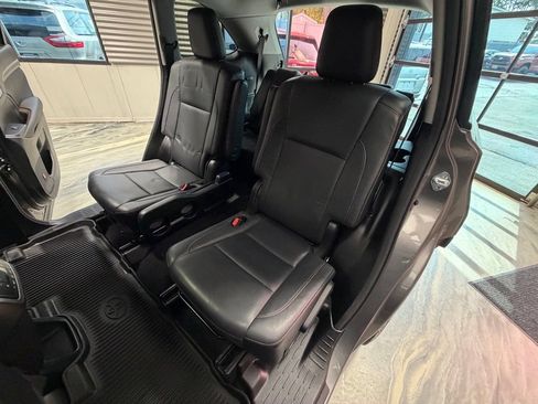 Used 2017 Toyota Highlander Limited AWD/4WD image 8