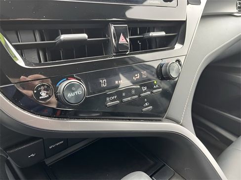 Used 2023 Toyota Camry SE image 19
