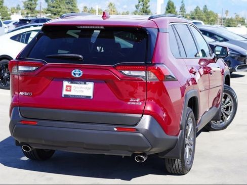 Certified 2022 Toyota RAV4 XLE Premium image 7