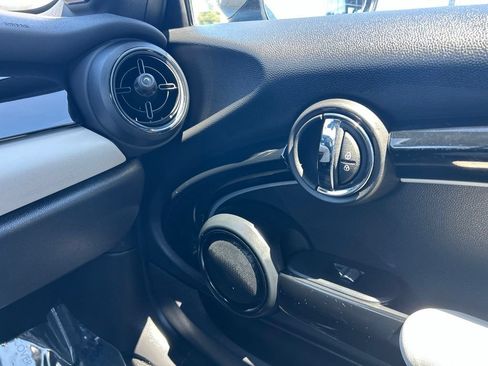 Used 2024 MINI Cooper SE FWD image 15