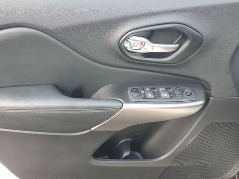 Used 2022 Jeep Cherokee Latitude Lux w/ Sun & Sound Group image 15