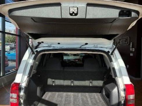 Used 2014 Jeep Patriot Sport image 6