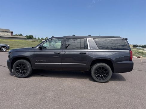 Used 2018 Chevrolet Suburban LT w/ LT Signature Package AWD/4WD image 5