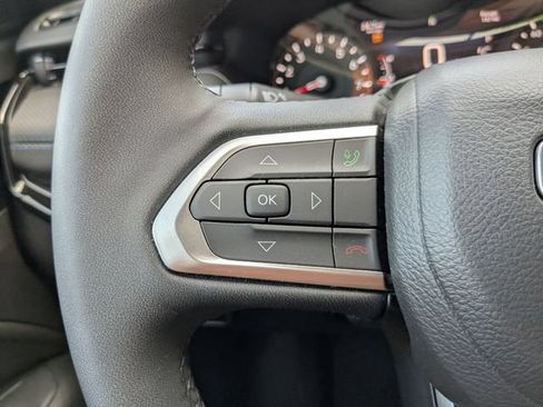 Used 2025 Jeep Compass Latitude w/ Convenience Group AWD/4WD image 17