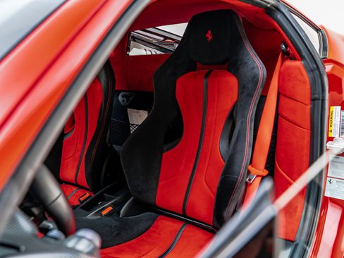 Used 2019 Ferrari 488 Pista Coupe RWD image 4