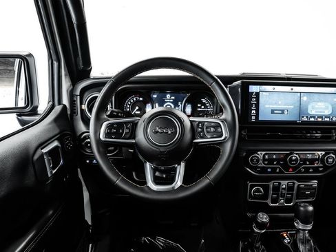 Used 2024 Jeep Wrangler Unlimited Sahara w/ Safety Group AWD/4WD image 22