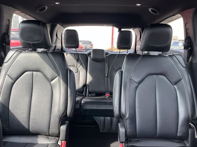 Used 2025 Chrysler Pacifica Select FWD image 21