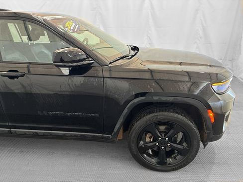 Used 2023 Jeep Grand Cherokee Altitude AWD/4WD image 9