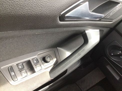 Used 2018 Volkswagen Tiguan S AWD/4WD image 33