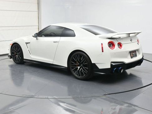 Certified 2024 Nissan GT-R Premium w/ Premium Interior Package AWD/4WD image 28