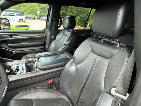 Used 2024 Jeep Wagoneer Series II w/ Flexible Seating Group RWD image 17