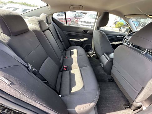 Used 2024 Nissan Altima 2.5 SV FWD image 25