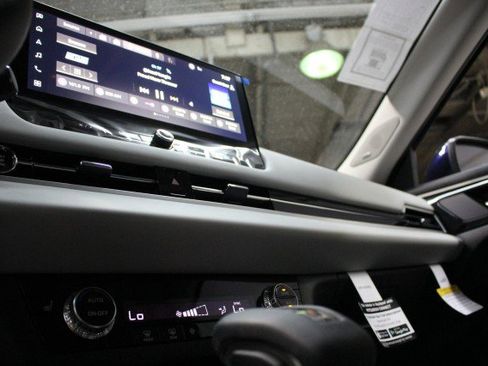 New 2025 Mitsubishi Outlander SE image 12