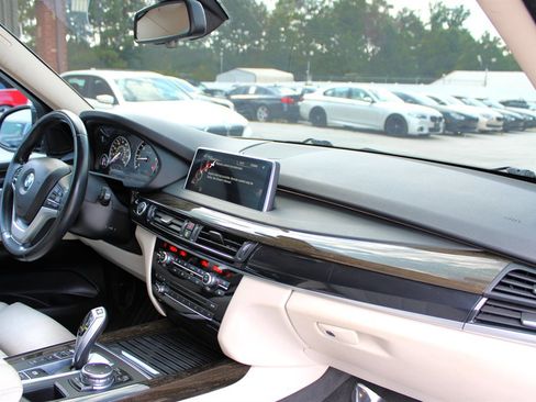 Used 2015 BMW X5 xDrive35d image 17