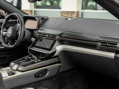 Used 2025 Aston Martin Vanquish image 24