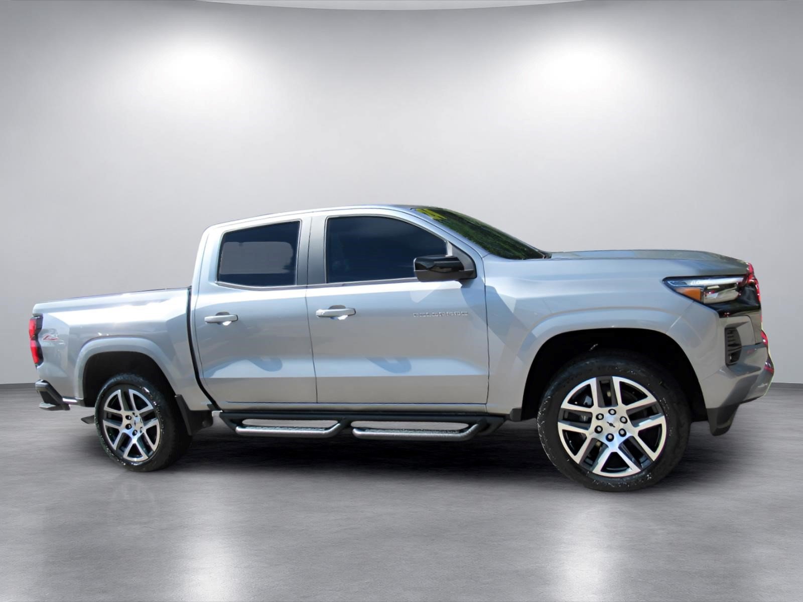 Used 2024 Chevrolet Colorado Z71 w/ Z71 Convenience Package 2 AWD/4WD image 2
