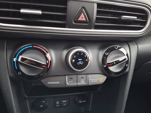 Used 2019 Hyundai Kona SE image 15