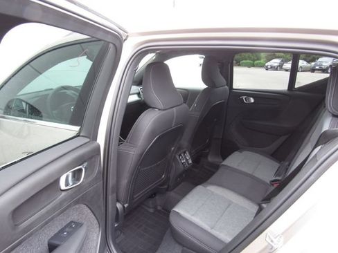 Used 2024 Volvo XC40 B5 Core AWD/4WD image 14