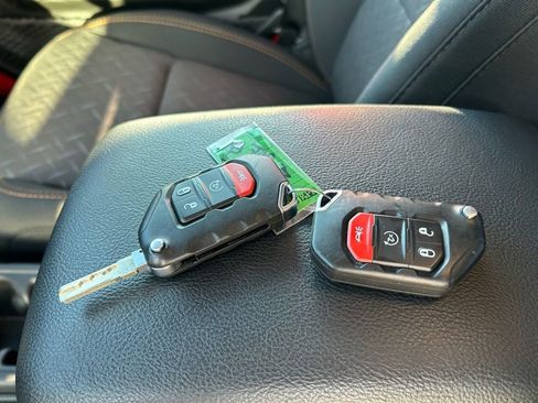 Used 2025 Jeep Gladiator Mojave w/ Convenience Group image 64