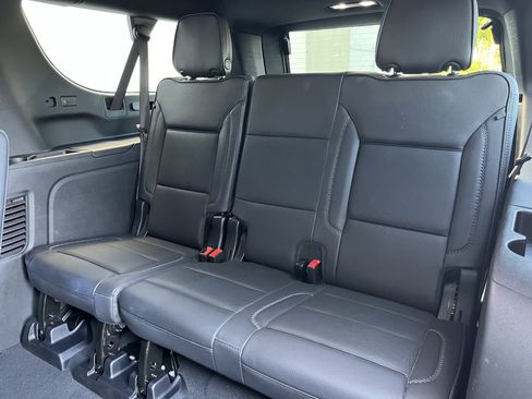 Used 2025 GMC Yukon XL Denali RWD image 17