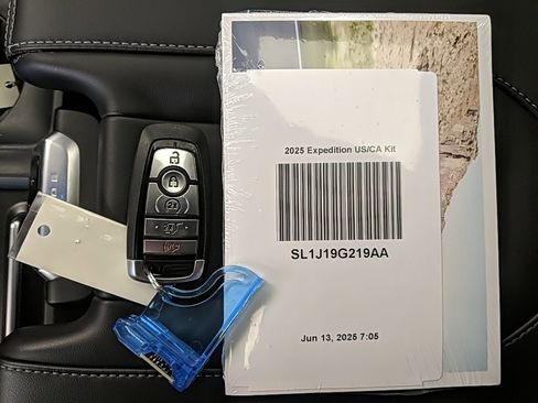 Used 2025 Ford Expedition Max Platinum image 37