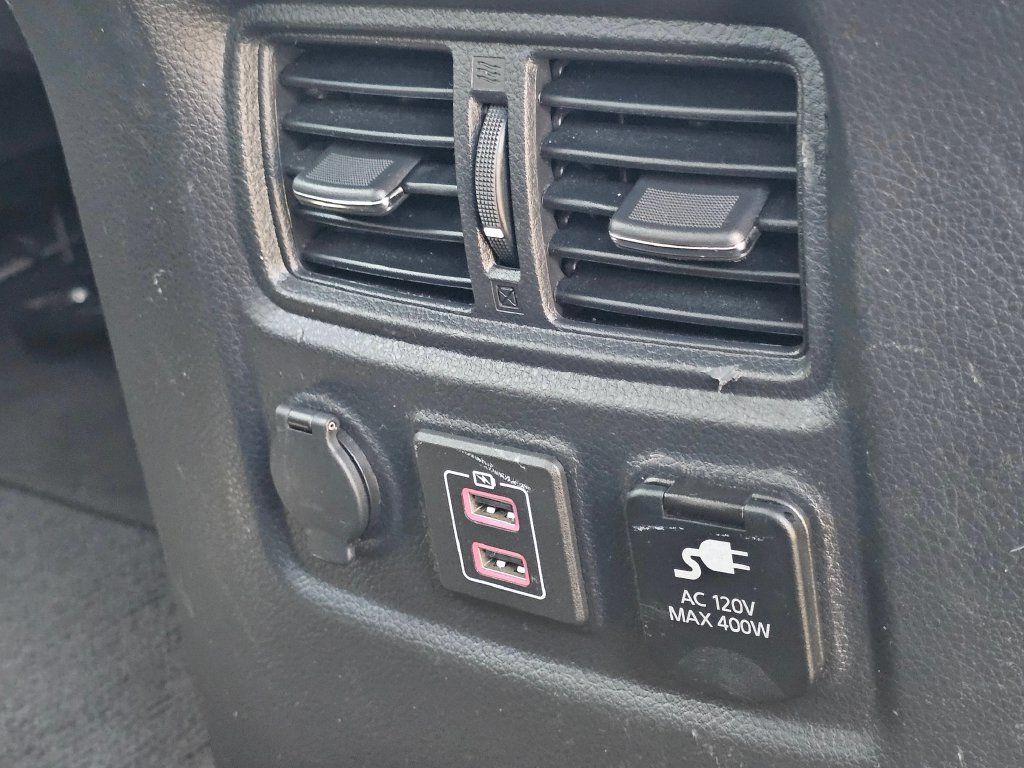 Used 2019 Nissan Titan PRO-4X w/ Pro-4x Utility Package AWD/4WD image 17