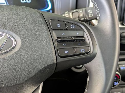 Used 2025 Hyundai Venue SEL FWD image 21