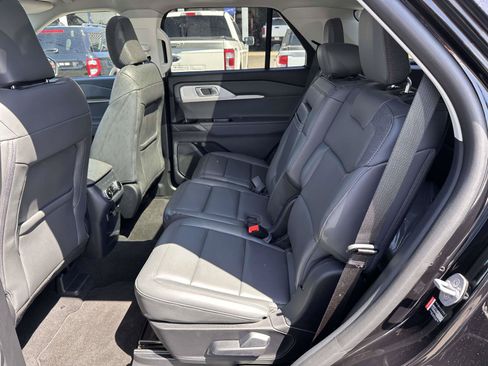 Used 2025 Ford Explorer Active w/ Active Comfort Package AWD/4WD image 14