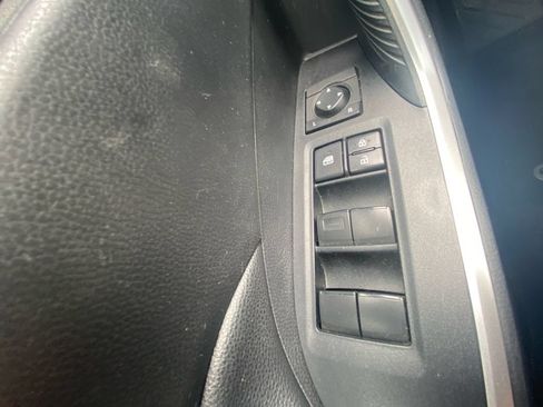 Used 2020 Toyota RAV4 LE w/ Carpet Mat Package AWD/4WD image 17