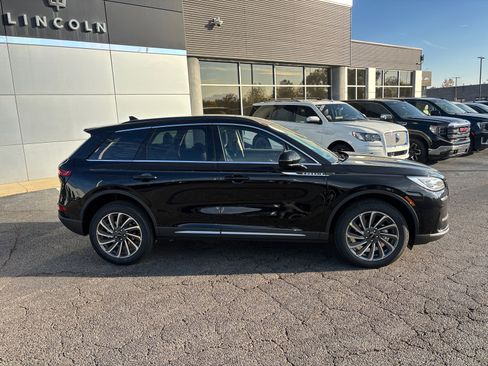 New 2026 Lincoln Corsair Reserve image 8