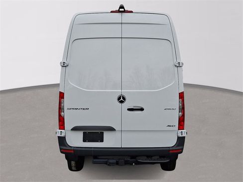 Used 2025 Mercedes-Benz Sprinter 2500 image 5