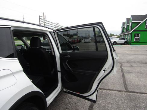 Used 2021 Volkswagen Tiguan SE w/ Panoramic Sunroof Package AWD/4WD image 21