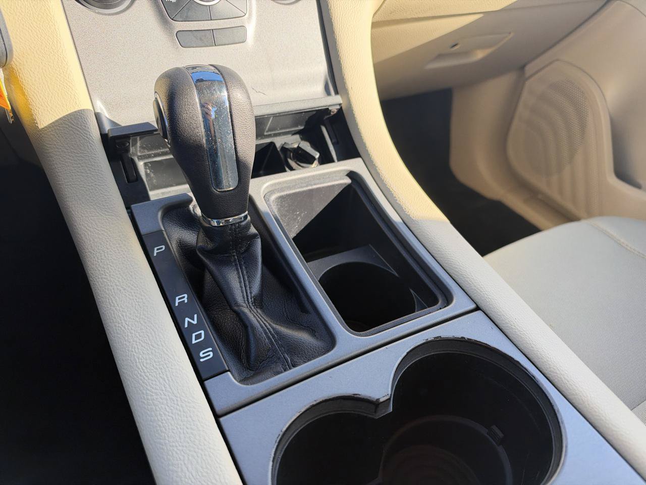 Used 2018 Ford Taurus SE FWD image 17