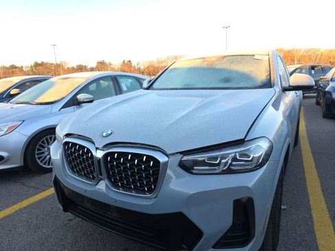 Used 2025 BMW X4 xDrive30i image 3