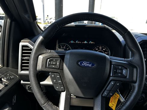 Used 2019 Toyota Tacoma SR5 AWD/4WD image 18