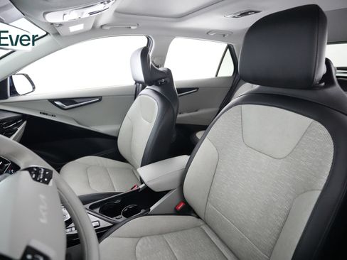 Used 2023 Kia Niro Wave FWD image 4