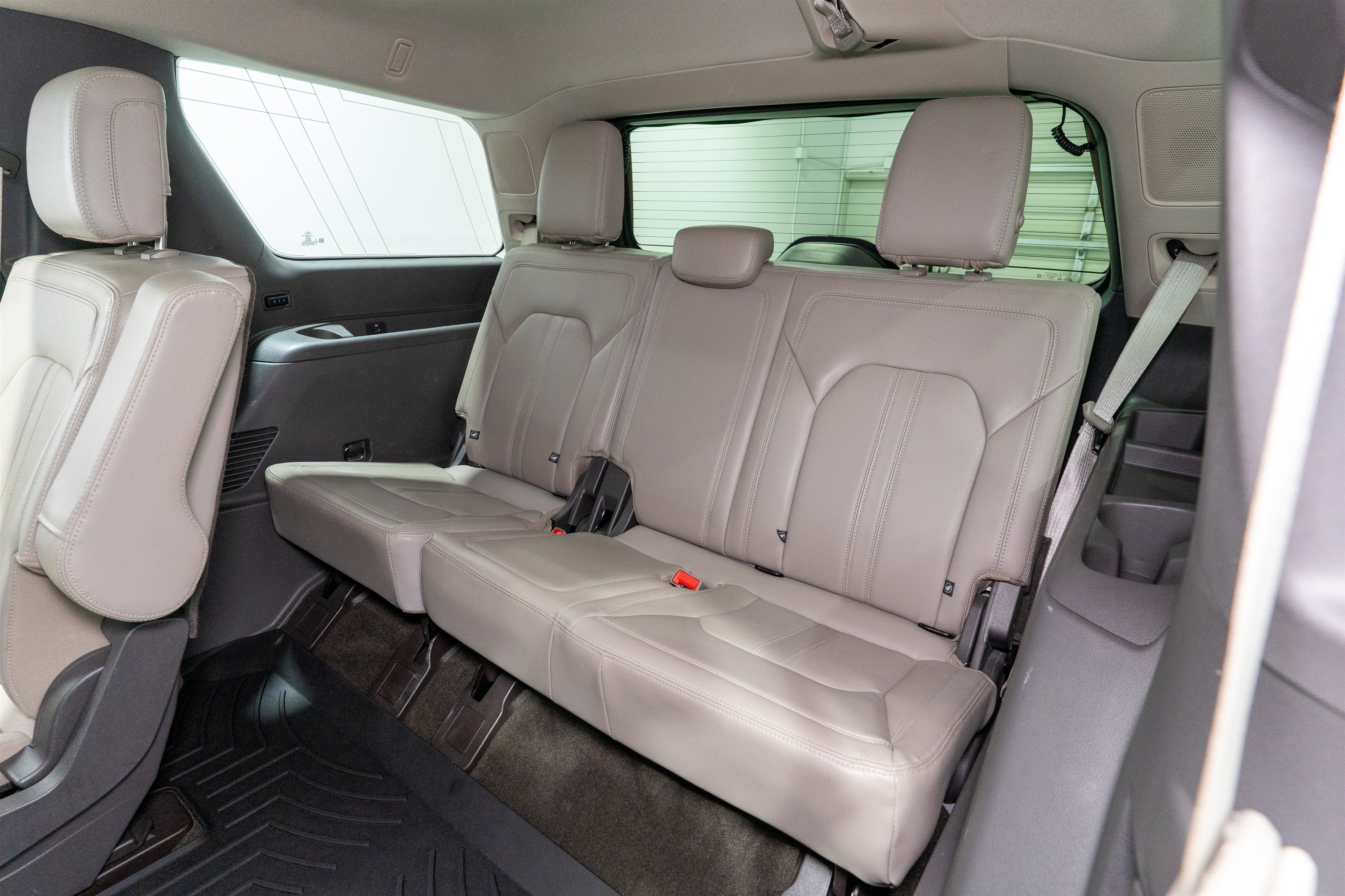 Used 2019 Ford Expedition Limited w/ Equipment Group 302A RWD image 35