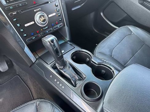 Used 2017 Ford Explorer Limited image 26