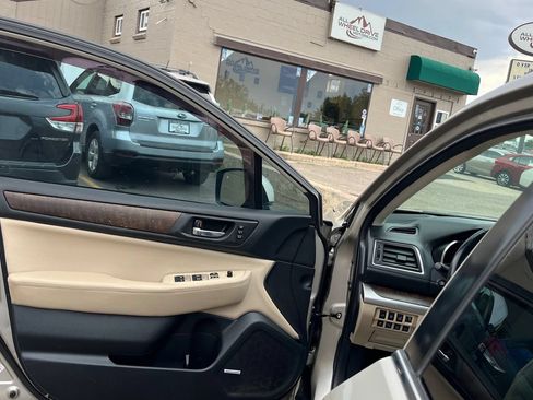 Used 2017 Subaru Outback 2.5i Limited AWD/4WD image 10