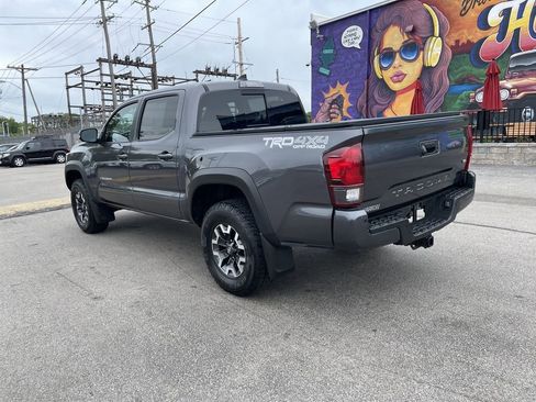Used 2019 Toyota Tacoma TRD Off-Road w/ TRD Premium Off Road Package AWD/4WD image 3